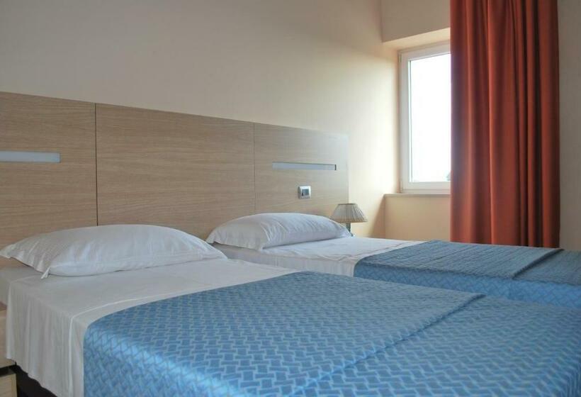 غرفة قياسية, The Queen