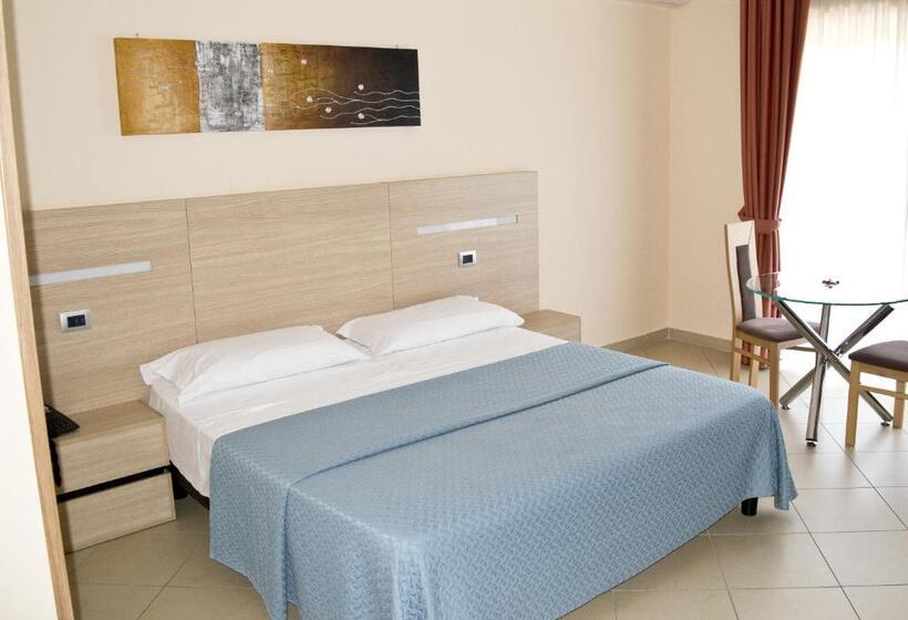 غرفة سوبيريور, The Queen