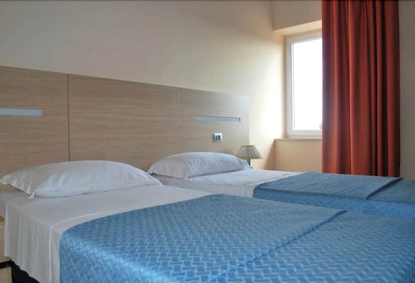 غرفة قياسية, The Queen