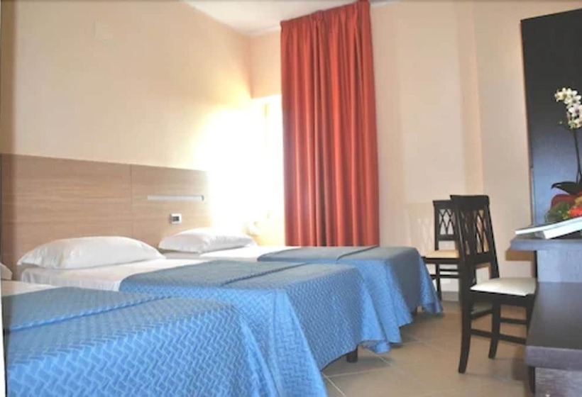 غرفة قياسية ثلاثية, The Queen