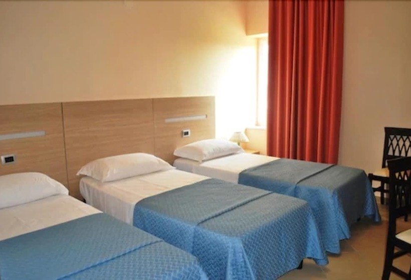 غرفة قياسية رباعية, The Queen