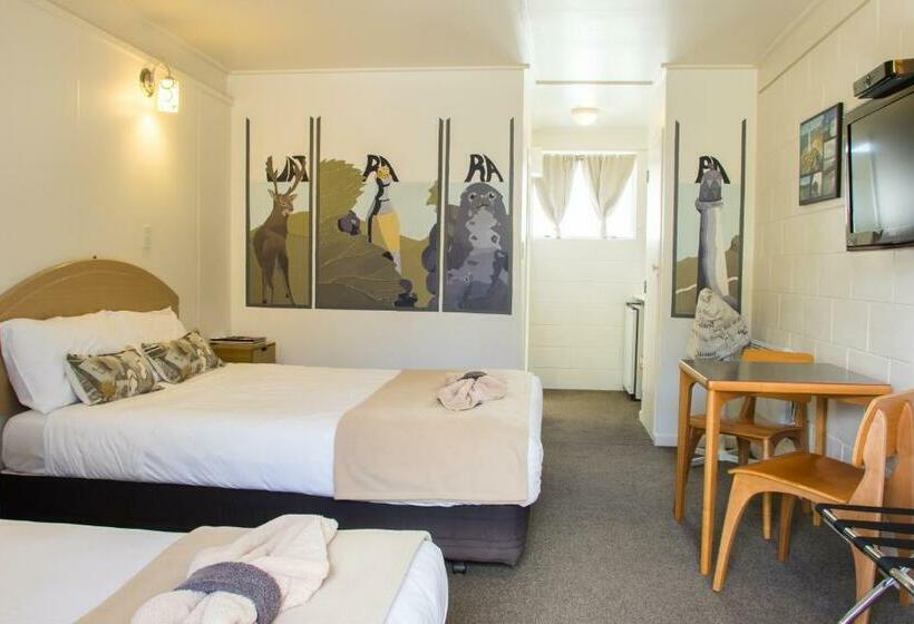 基本工作室, Alpha Motor Inn