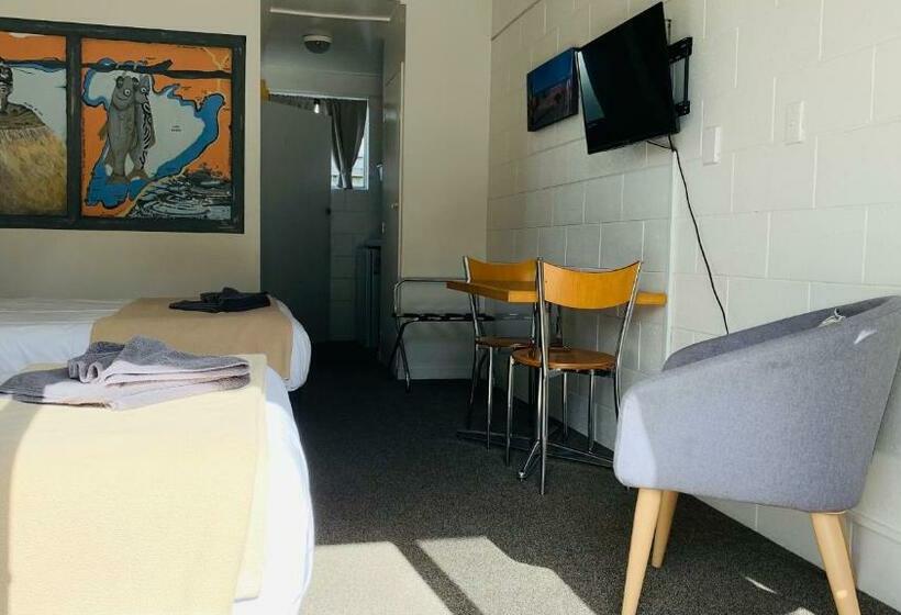 Студио Базик, Alpha Motor Inn