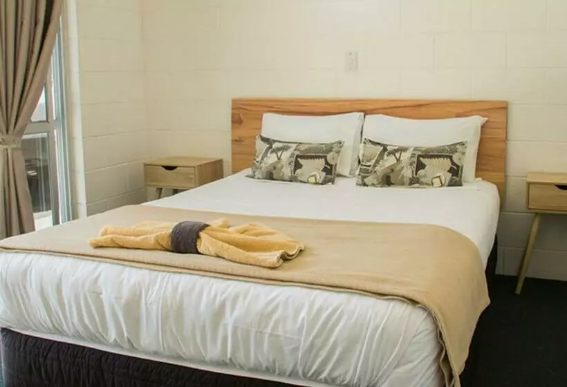 آپارتمان خانوادگی 2 خوابه, Alpha Motor Inn