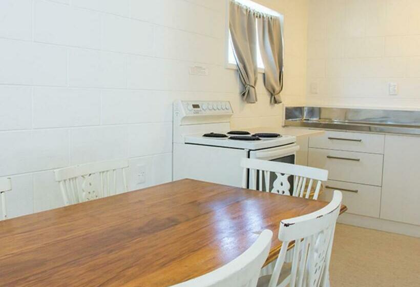 单卧家庭公寓, Alpha Motor Inn