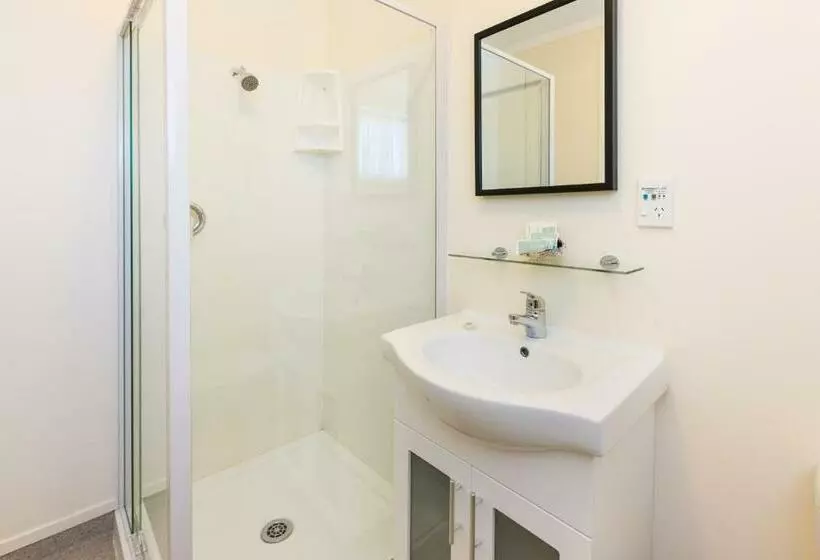 آپارتمان خانواده 1 خوابه, Alpha Motor Inn