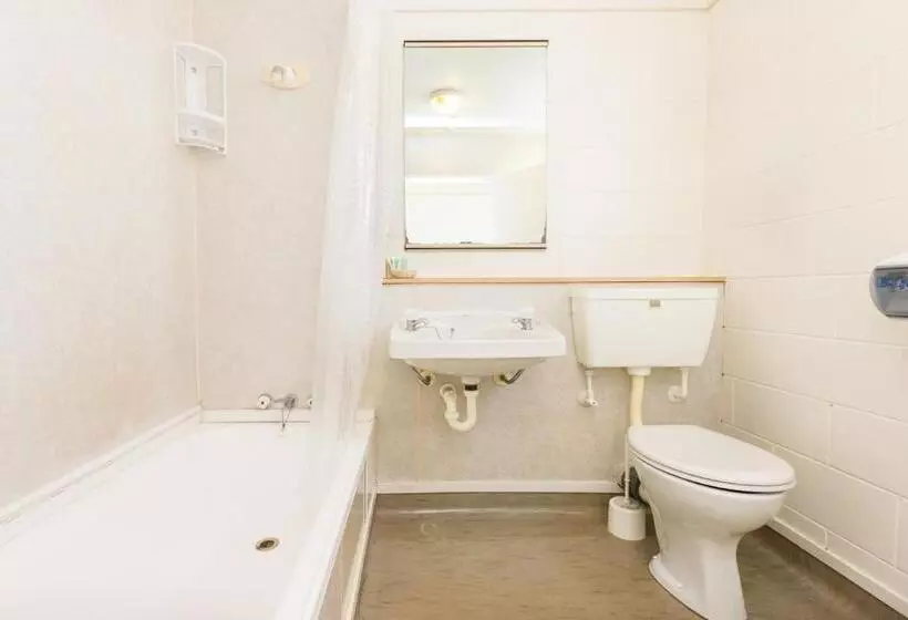 استودیوی استاندارد, Alpha Motor Inn