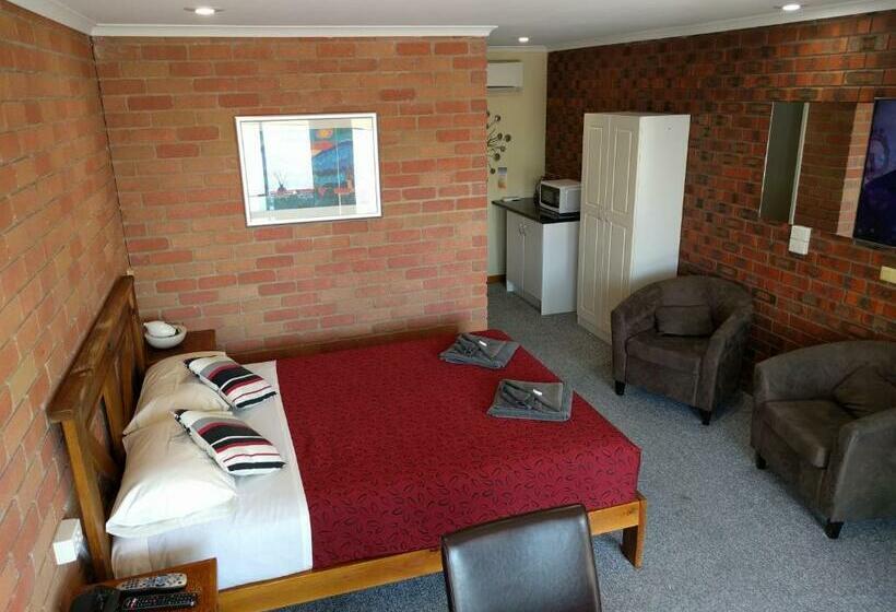 חדר דלוקס, Travellers Inn Kaniva