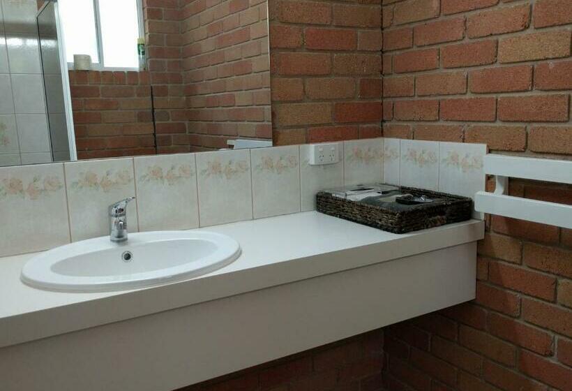 חדר דלוקס, Travellers Inn Kaniva