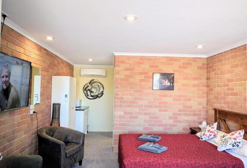 חדר דלוקס, Travellers Inn Kaniva