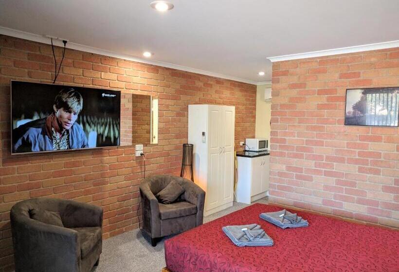 חדר דלוקס, Travellers Inn Kaniva