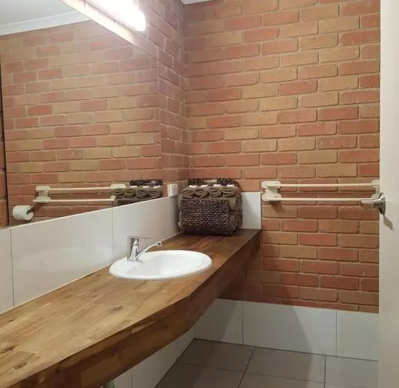 ファミリールーム, Travellers Inn Kaniva