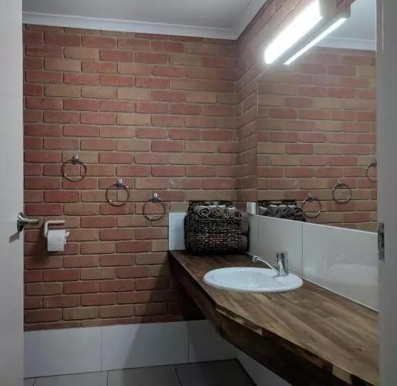 スーペリアファミリールーム, Travellers Inn Kaniva