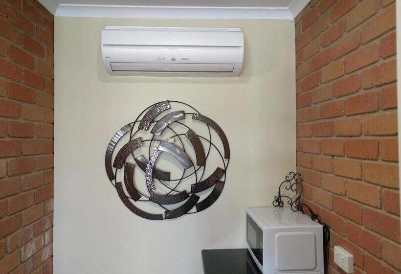 חדר דלוקס, Travellers Inn Kaniva