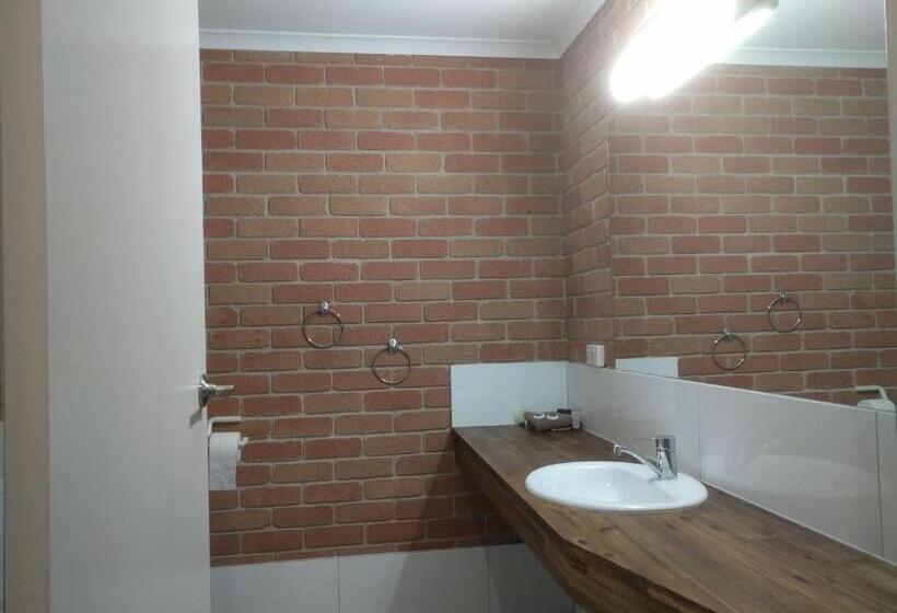 Quarto Superior, Travellers Inn Kaniva