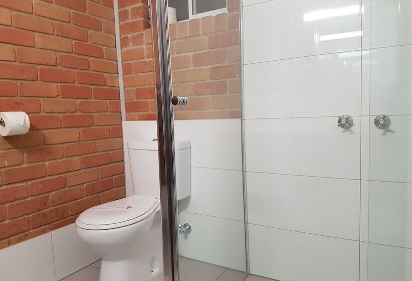 חדר משפחתי, Travellers Inn Kaniva