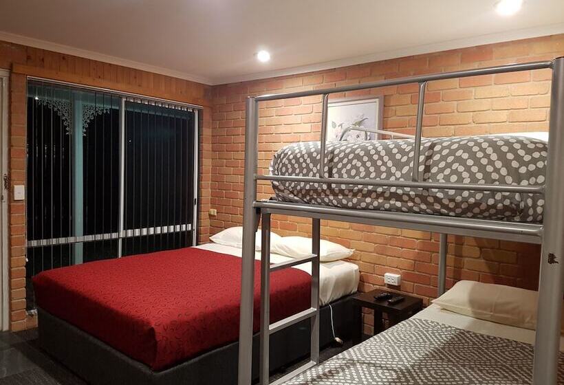 패밀리 룸, Travellers Inn Kaniva