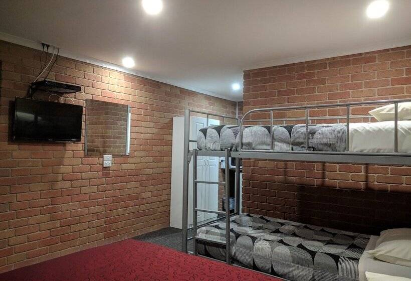 חדר משפחתי, Travellers Inn Kaniva