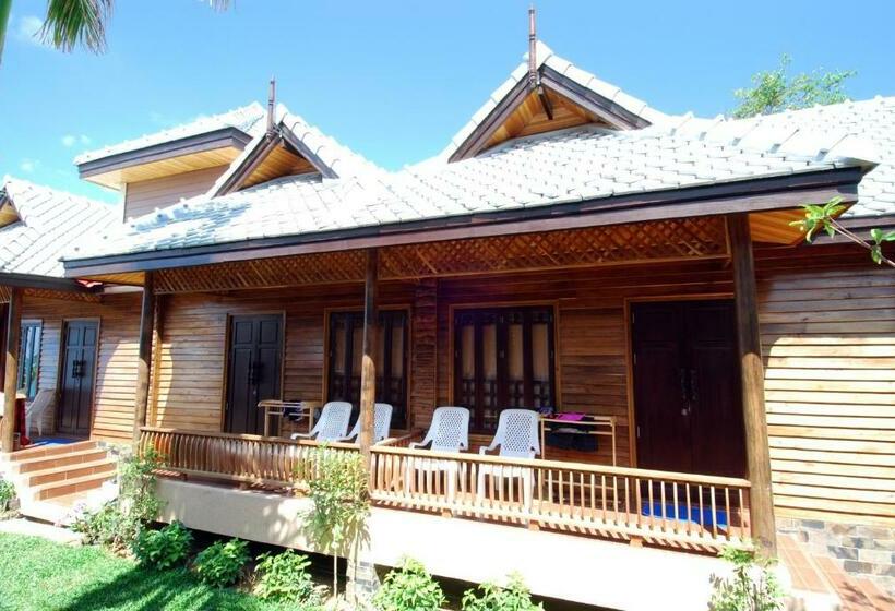 Quarto Deluxe, Baan Pakgasri Hideaway