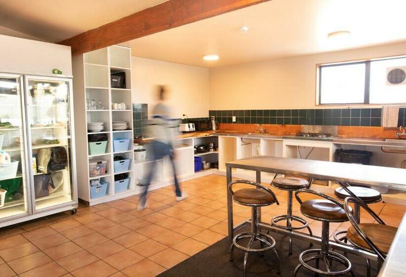 ルームシェアのワンベッド, Dusky Lodge