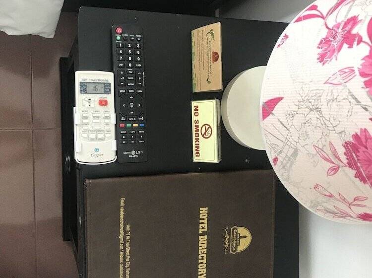 اتاق لوکس سه تخته, Casablanca Boutique Hotel Hue