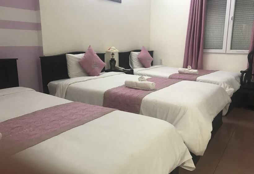 اتاق لوکس سه تخته, Casablanca Boutique Hotel Hue