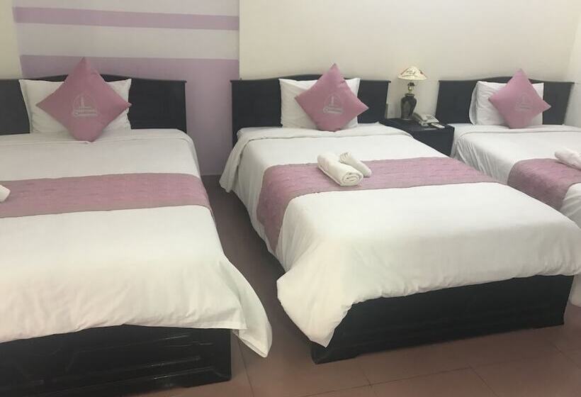 اتاق لوکس سه تخته, Casablanca Boutique Hotel Hue