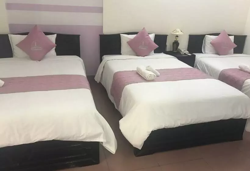 اتاق لوکس سه تخته, Casablanca Boutique Hotel Hue