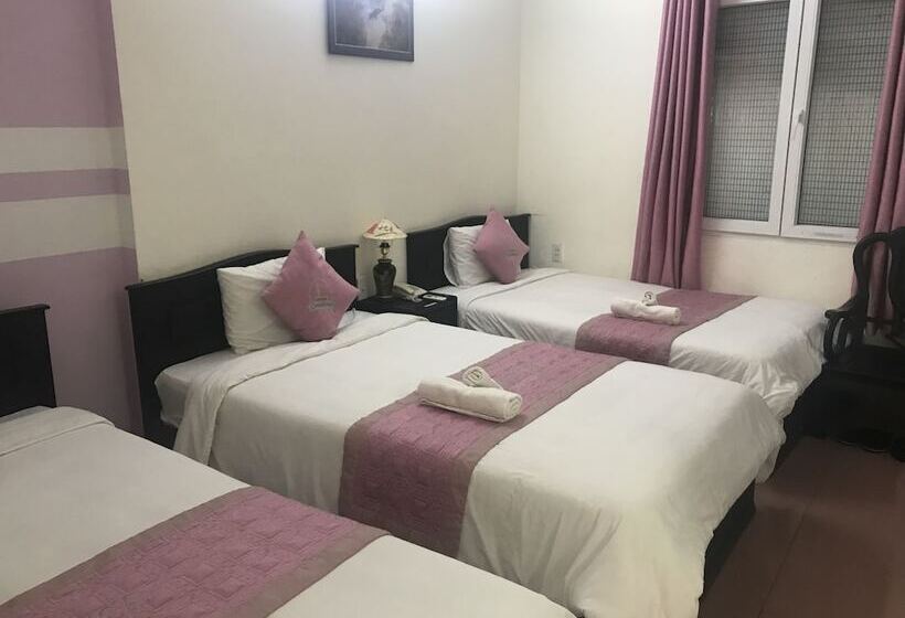 اتاق لوکس سه تخته, Casablanca Boutique Hotel Hue