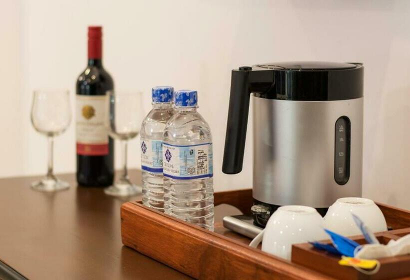 Deluxe room with river view, Ceyloni Panorama Resort