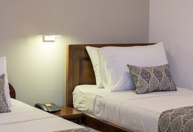 Pokój Deluxe Trzyosobowy, Ceyloni Panorama Resort