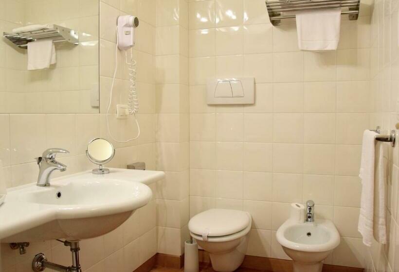 غرفة قياسية, La Torre