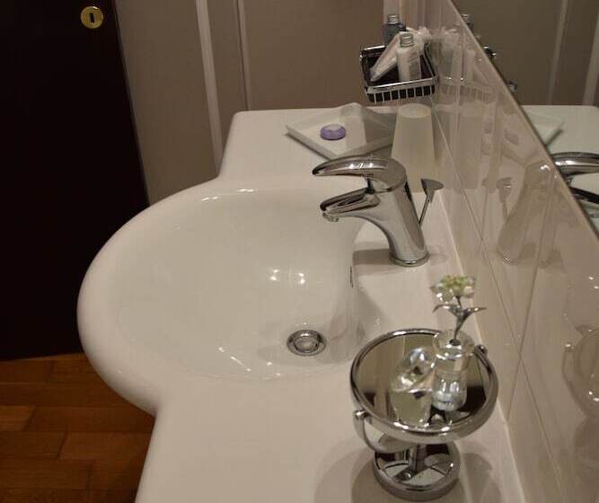 غرفة قياسية, La Torre