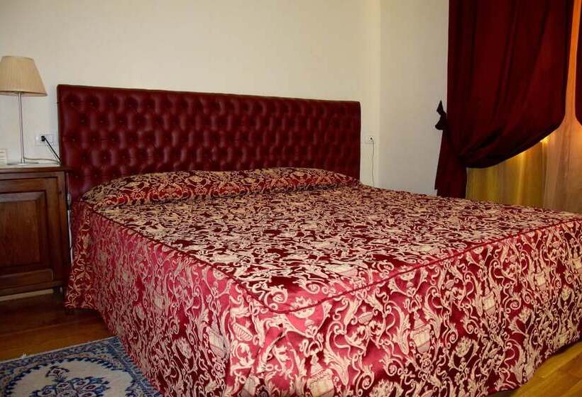 غرفة قياسية, La Torre