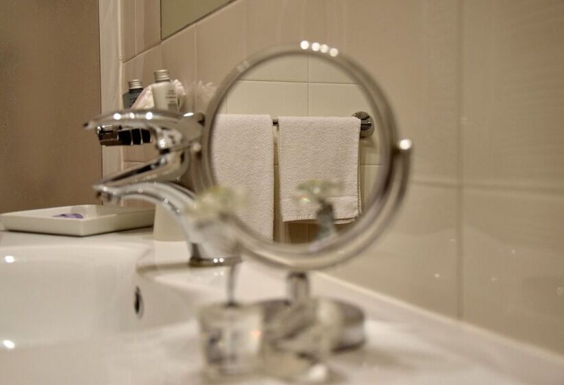 جناح جونيور, La Torre