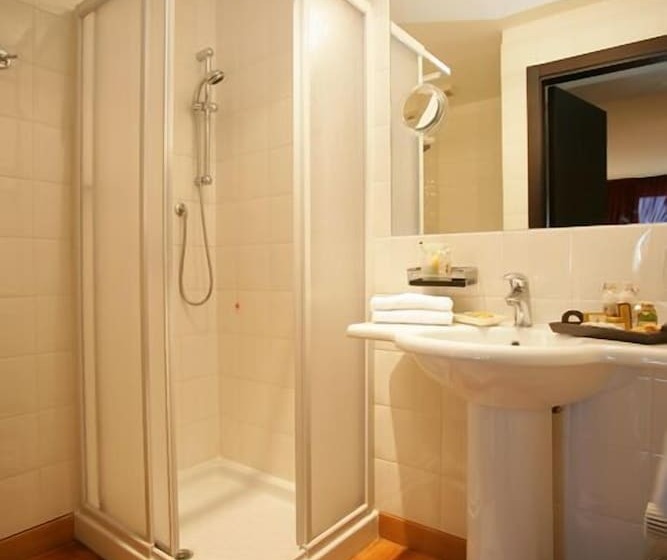 جناح جونيور, La Torre