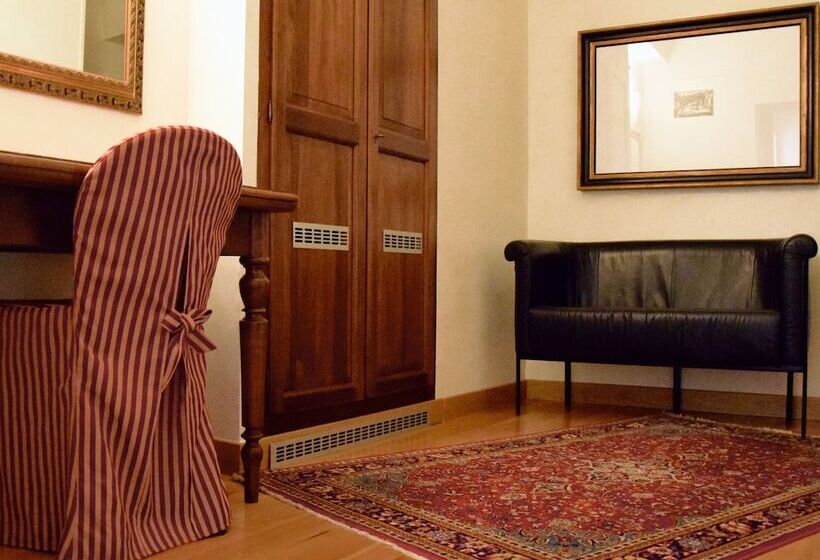 جناح جونيور, La Torre