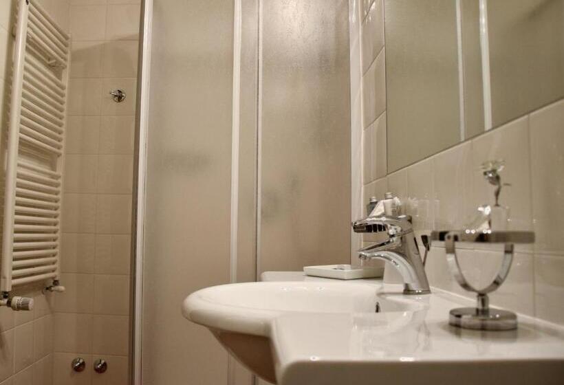 جناح جونيور, La Torre