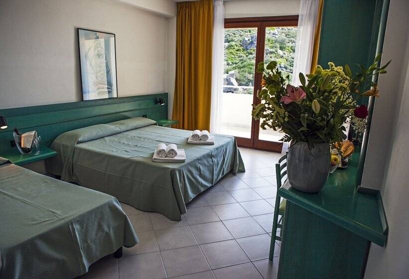 חדר סטנדרט לשלושה, Miralonga