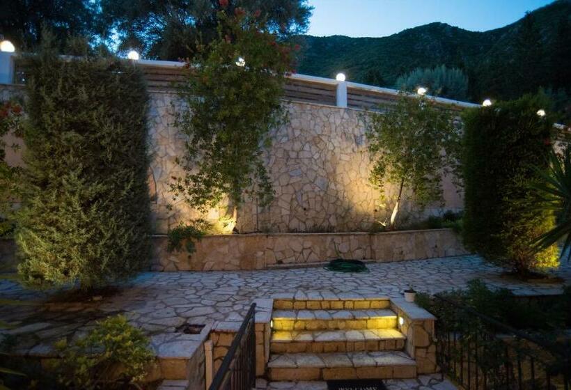 غرفة قياسية مطلة على الجبل, Oasis