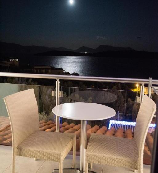 Triple Room Sea View, Oasis