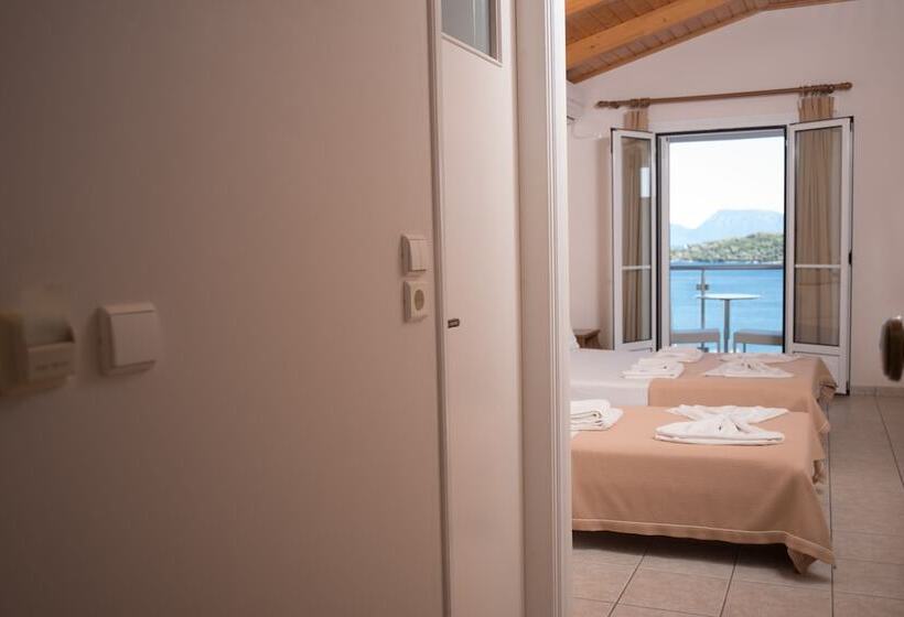 Triple Room Sea View, Oasis