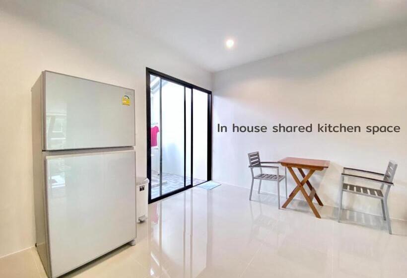 דירה בת חדר שינה 1 עם מרפסת, Pensiri House Sha Extra Plus