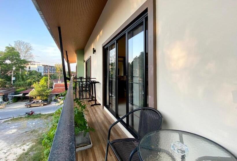 استودیوی سوپریور, Pensiri House   Sha Extra Plus