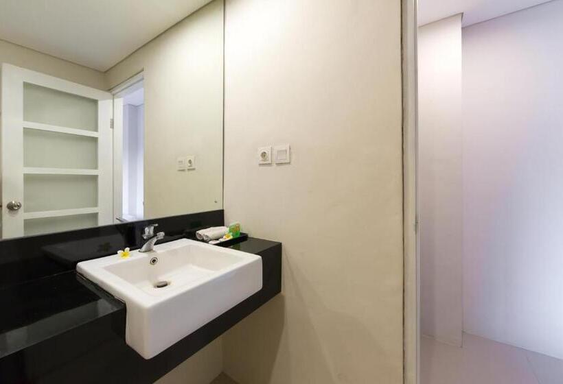 חדר דלוקס נוף בריכה, The Rinaya Canggu By Ecommerceloka