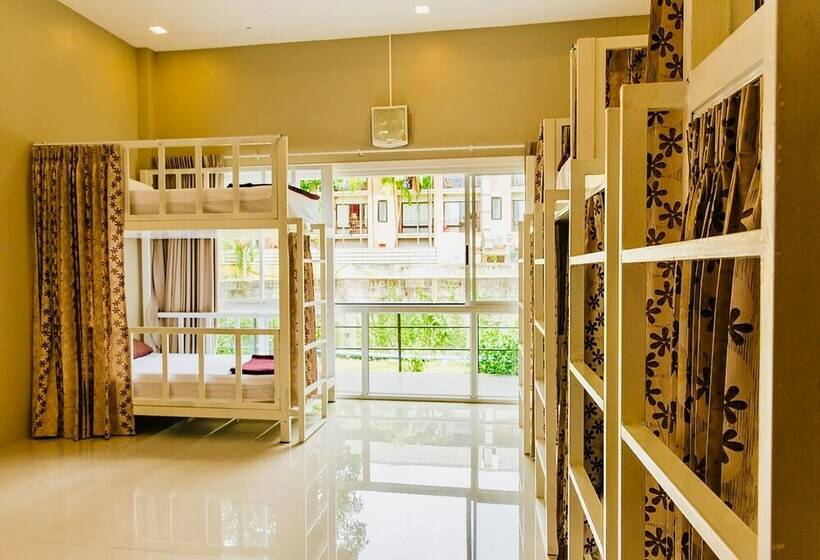 ルームシェアのワンベッド, Little Boat Hostel