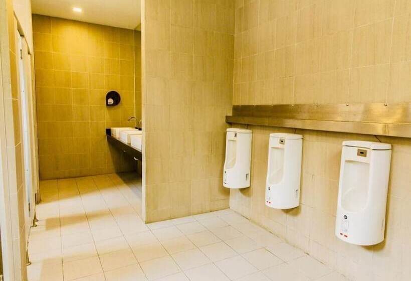 ルームシェアのワンベッド, Little Boat Hostel