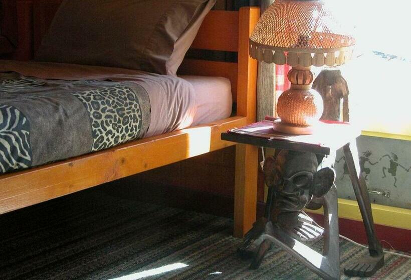 חדר סטנדרט חדר אמבטיה משותף, Global Village Travellers Lodge