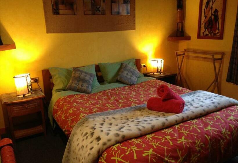 Номер Стандарт Совместная Ванная, Global Village Travellers Lodge