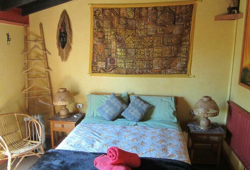 חדר סטנדרט חדר אמבטיה משותף, Global Village Travellers Lodge